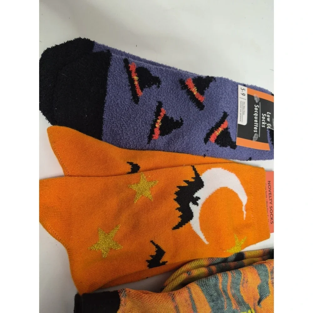 Lot Of 4 Halloween Socks